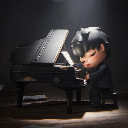 Hirono Pianist Collectible Figure